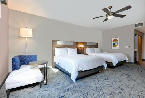 Photo - Holiday Inn Express & Suites North Dallas at Preston, an IHG Hotel