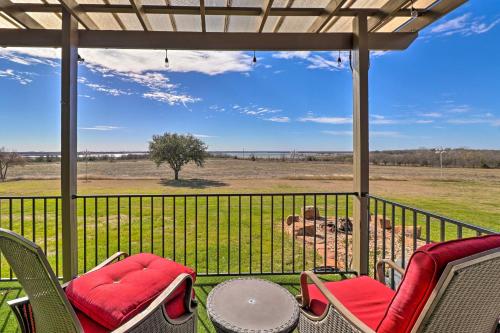 . Modern Lakehouse w/ Stunning Views & Hot Tub!