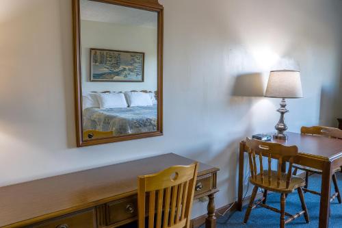 Lighthouse Inn - Two Rivers