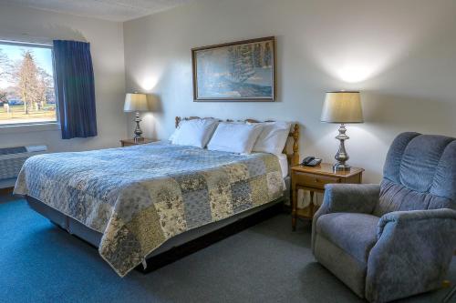 Lighthouse Inn - Two Rivers