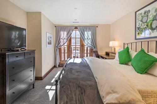Condo with Community Perks Shuttle to Vail Beaver Creek! - image 8