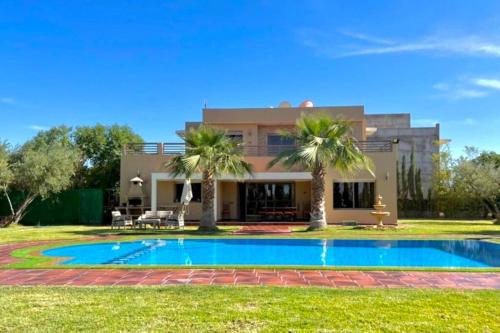 B&B Marrakesch - Spacious Moroccan Private Villa With Heated Pool - Bed and Breakfast Marrakesch