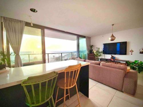 SEA U OLGA - Luxe Apt steps from The Beach