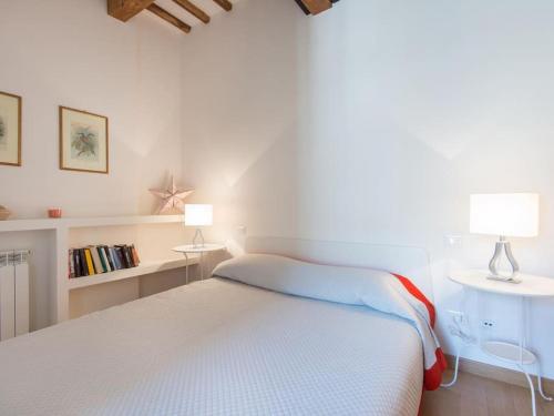 Trevi Fountain Luxury Apartment