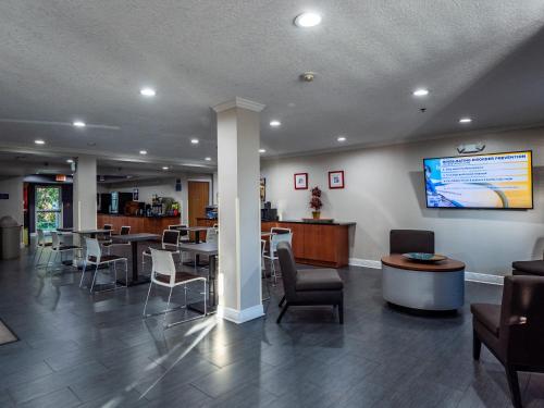 Microtel Inn and Suites Ocala - image 6