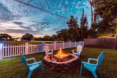 Heated pool •5 minutes to beach•firepit