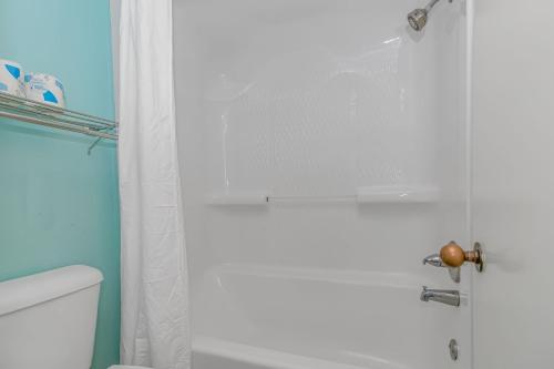 Oceanfront 1Bedroom Suite Sleeps 6 Holiday Pavilion Condominium Tower 311 in Myrtle Beach, USA