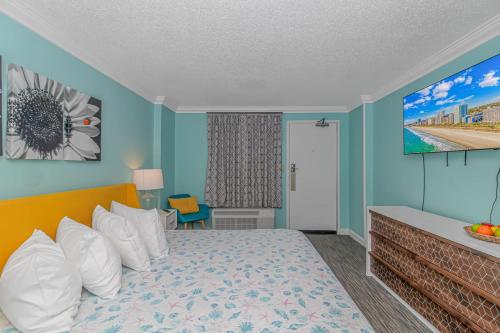 Oceanfront 1Bedroom Suite Sleeps 6 Holiday Pavilion Condominium Tower 311 in Myrtle Beach, USA