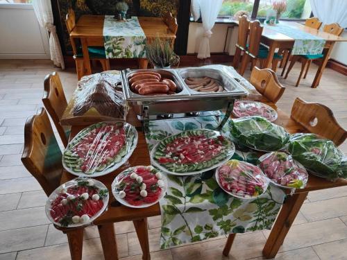 อาหารและเครื่องดื่ม, Oberża KNIEJÓWKA (Oberza KNIEJOWKA) in ซาลอม