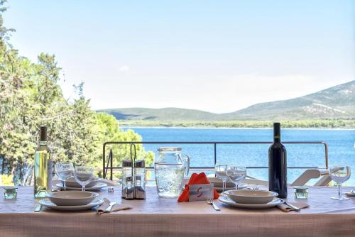 Villa Flavia direttamente sul mare con terrazza incantevole per 6 persone