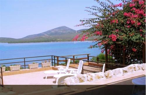 Villa Flavia direttamente sul mare con terrazza incantevole per 6 persone