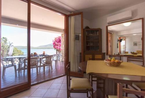 Villa Flavia direttamente sul mare con terrazza incantevole per 6 persone