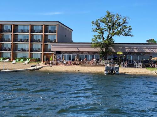 Holiday Inn Detroit Lakes