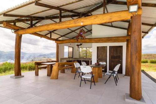 Rancho Bellavista, Unique views, Pool and WiFI! in Turrialba