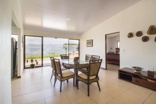 Rancho Bellavista, Unique views, Pool and WiFI! in Turrialba