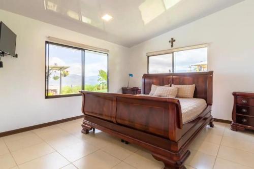 Rancho Bellavista, Unique views, Pool and WiFI! in Turrialba