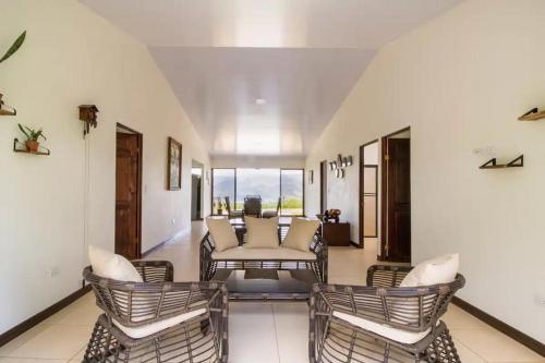 Rancho Bellavista, Unique views, Pool and WiFI! in Turrialba