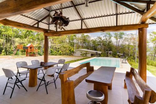 Rancho Bellavista, Unique views, Pool and WiFI! in Turrialba