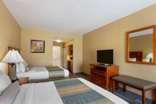 Best Western Plus University Park Inn & Suites