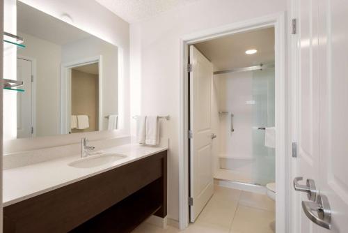 2 bedrooms, 3 beds