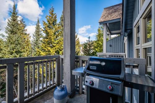 2BR - Multi-Level Townhome with Hot Tub by Harmony Whistler