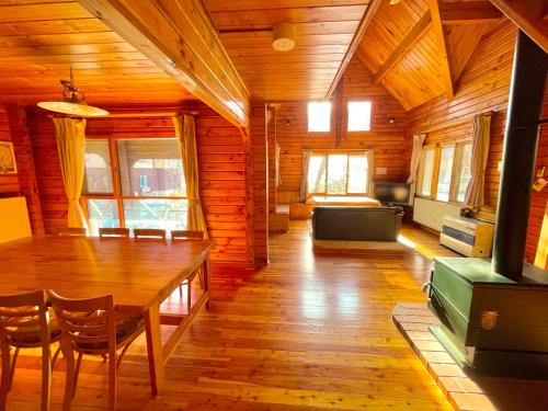3 bedrooms, 7 beds