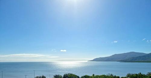 Cairns Luxury Waterfront Apartment