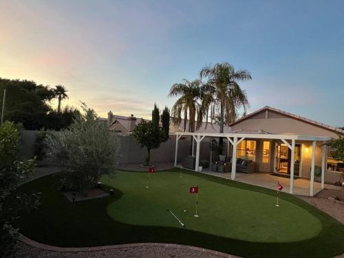 Garden, 3bd Home near Scottsdale - Golf putting green in North Phoenix