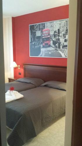 1 queen bed, 1 twin bed