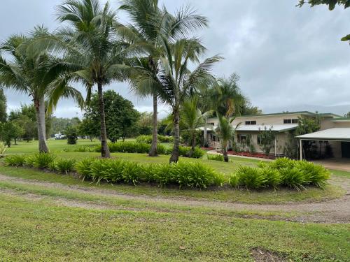 Sugarloaf Villa - lush tropical Whitsunday retreat