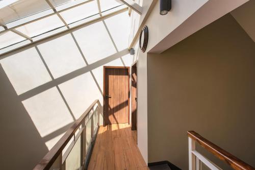 Sunshine Brooks by StayVista - Experience modern & plush interiors, A private outdoor pool,A quaint gazebo & Indoor games, Panchgani (fotografie 10)