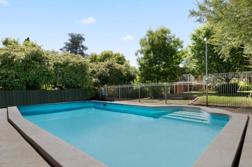 "Uralla" Lovely house with pool