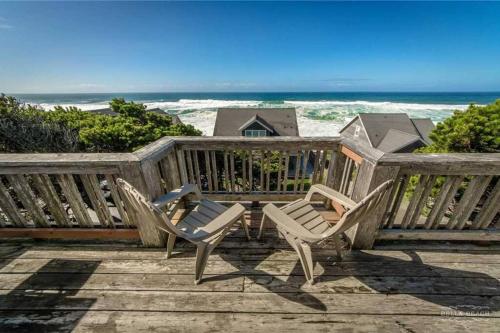 A Charming Ocean View Home with Hot Tub