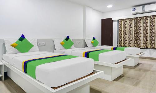 B&B Pune - Treebo Trend Empire Executive Premium - Bed and Breakfast Pune