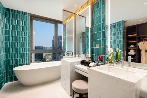 room detail thumbnail 2