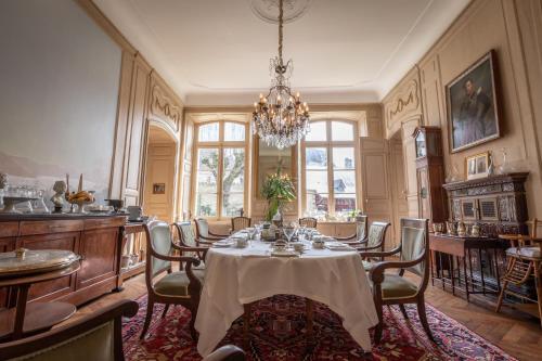 L'Hotel de Panette, Un exceptionnel château en ville - Chambres et suites historiques, parking - Petit Déjeuner offert