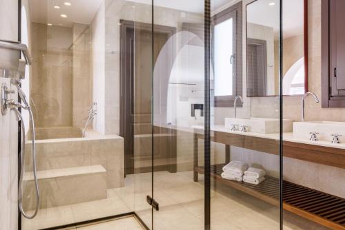 Art Hotel Pelican Bay - image 13