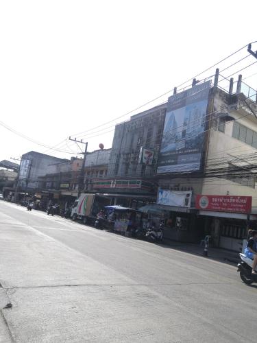 26 condo with pool opposite the train station, near old city and Nimman 26 condo with pool opposite the train station, near old city and Nimman