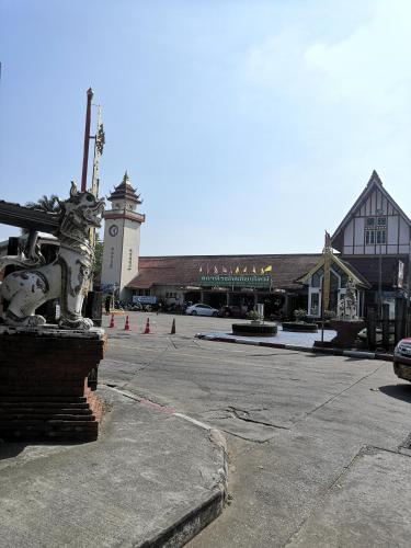 26 condo with pool opposite the train station, near old city and Nimman 26 condo with pool opposite the train station, near old city and Nimman