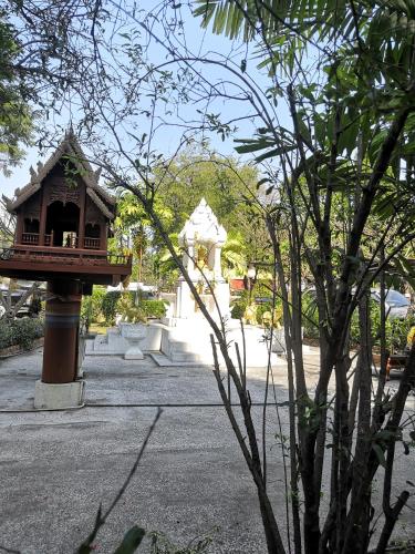 26 condo with pool opposite the train station, near old city and Nimman 26 condo with pool opposite the train station, near old city and Nimman