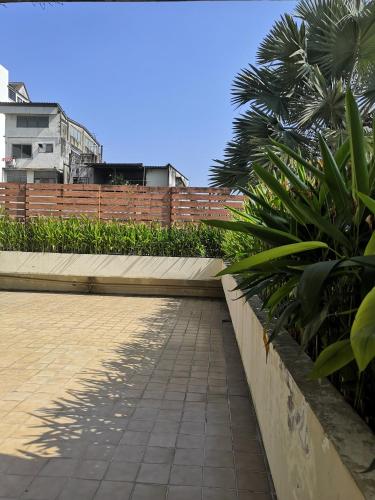 26 condo with pool opposite the train station, near old city and Nimman 26 condo with pool opposite the train station, near old city and Nimman