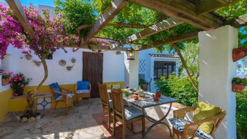 Exterior view, Casa Belmonte Alcaucin by Ruralidays in Pilarejo