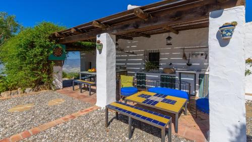 Exterior view, Casa Belmonte Alcaucin by Ruralidays in Pilarejo