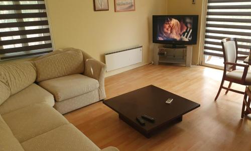 2 bedrooms, 4 beds