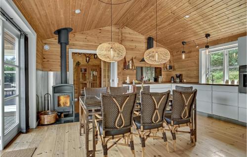 cuina, Nice Home In Ebeltoft With 4 Bedrooms in Ebeltoft