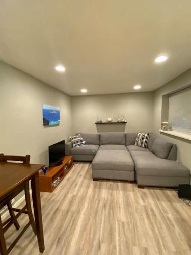 Ballard 1 bedroom condo with in-unit laundry