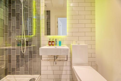 Austin David Apartments Royal Wharf - image 7