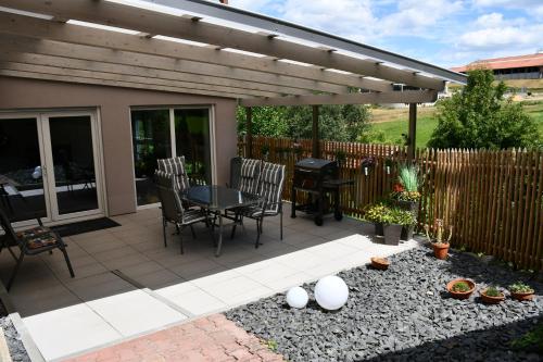 Hotelli välisilme, Ferienwohnung „Frosch“ in Neukirchen-Balbini