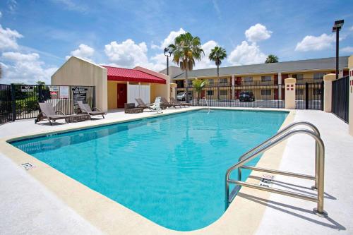 Super 8 by Wyndham Orlando International Drive