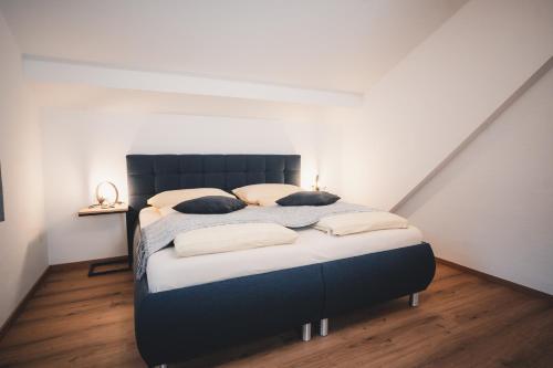 2 bedrooms, 3 beds